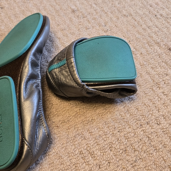 Tieks Silver Ballet Flats Size 10 - Picture 5 of 8